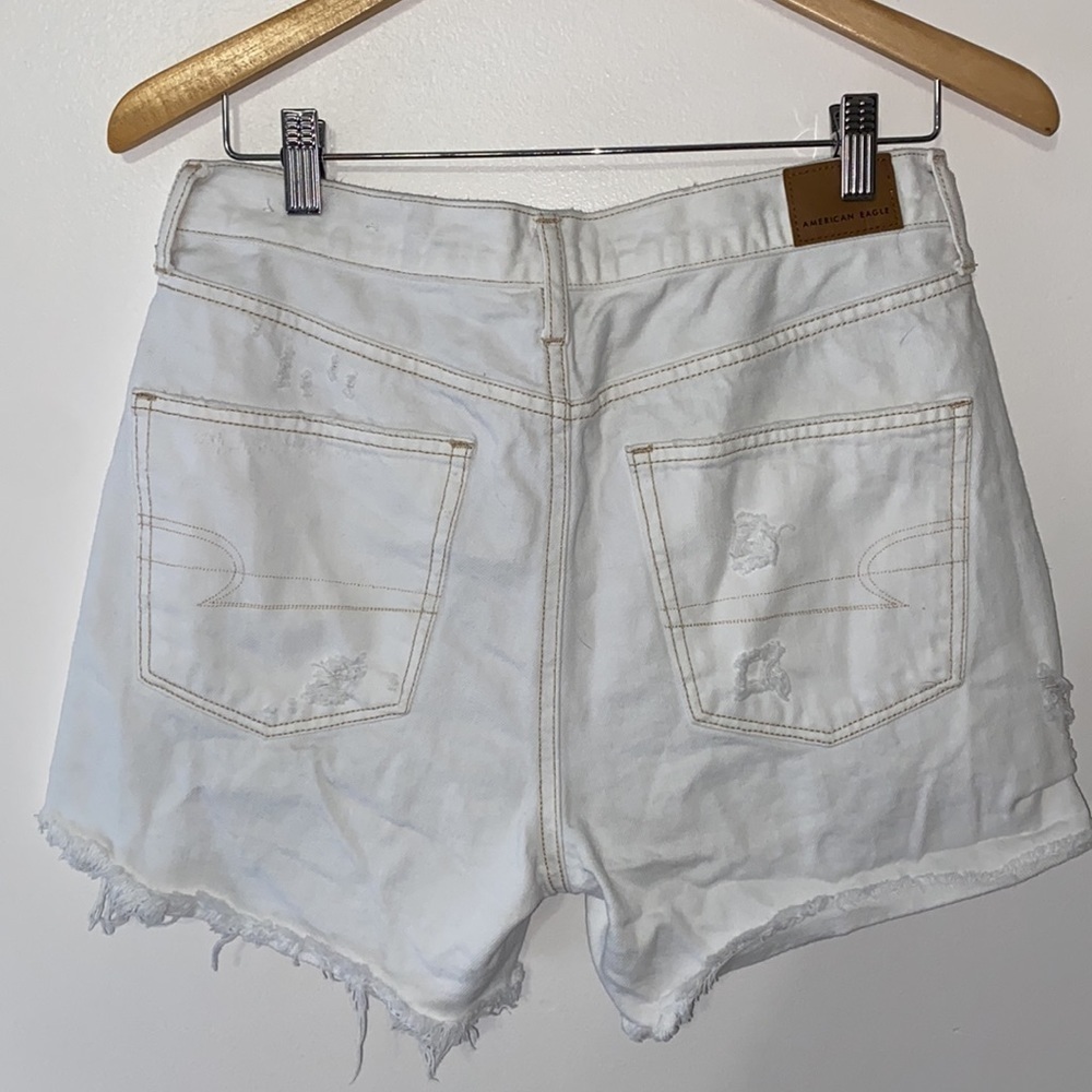 American Eagle White 90s Boyfriend Shorts - Picture 5 of 7